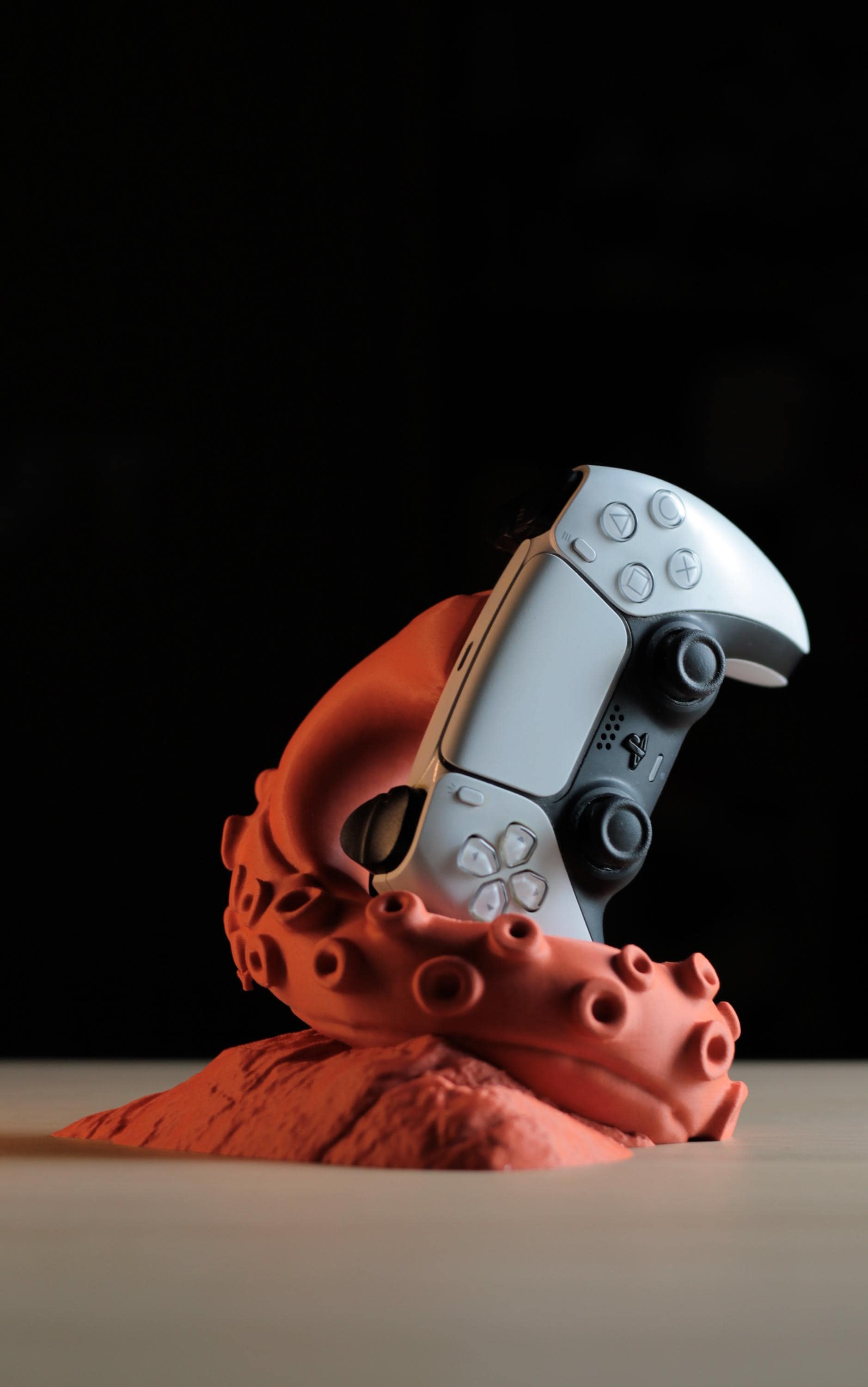 Kraken’s Grip PS5 Controller Stand – Octopus Tentacle Holder, 3D Printed Gamepad Display, Nautical Gamer Desk Decor - product