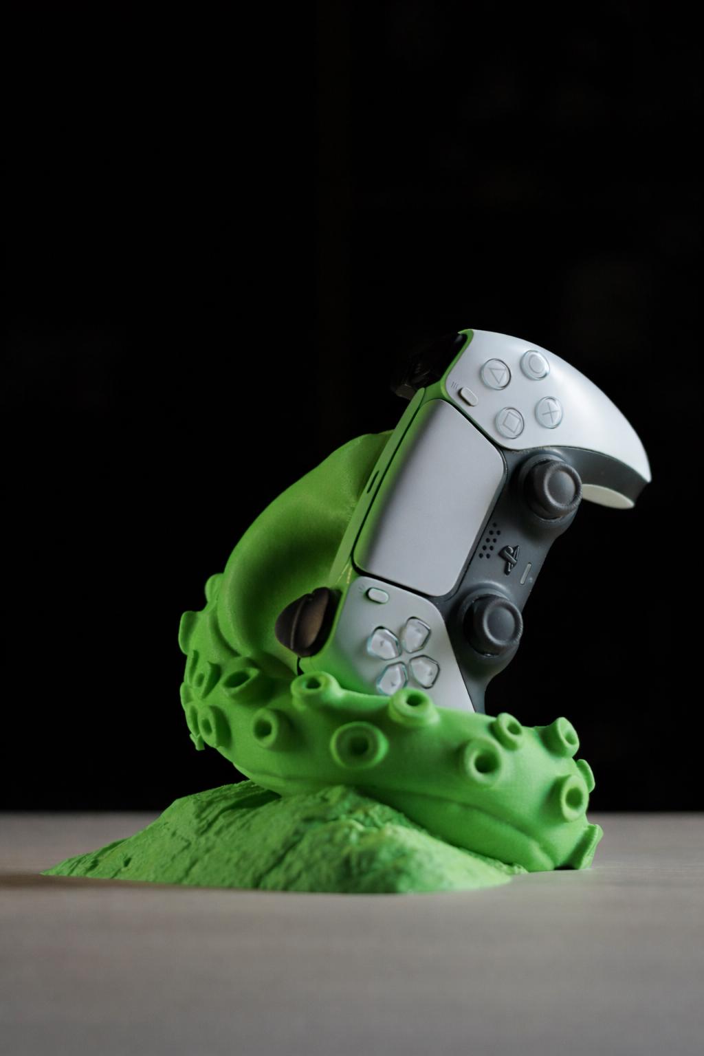 Kraken’s Grip PS5 Controller Stand – Octopus Tentacle Holder, 3D Printed Gamepad Display, Nautical Gamer Desk Decor - product