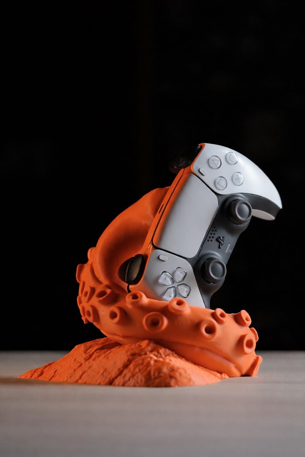 Kraken’s Grip PS5 Controller Stand – Octopus Tentacle Holder, 3D Printed Gamepad Display, Nautical Gamer Desk Decor - product