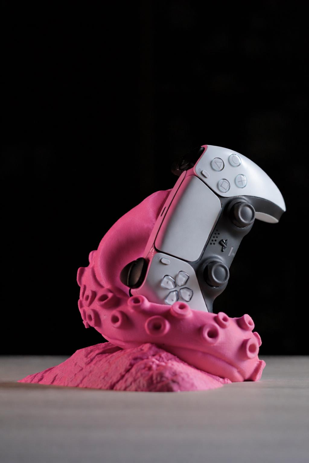 Kraken’s Grip PS5 Controller Stand – Octopus Tentacle Holder, 3D Printed Gamepad Display, Nautical Gamer Desk Decor - product