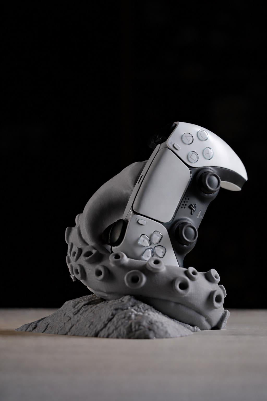 Kraken’s Grip PS5 Controller Stand – Octopus Tentacle Holder, 3D Printed Gamepad Display, Nautical Gamer Desk Decor - product