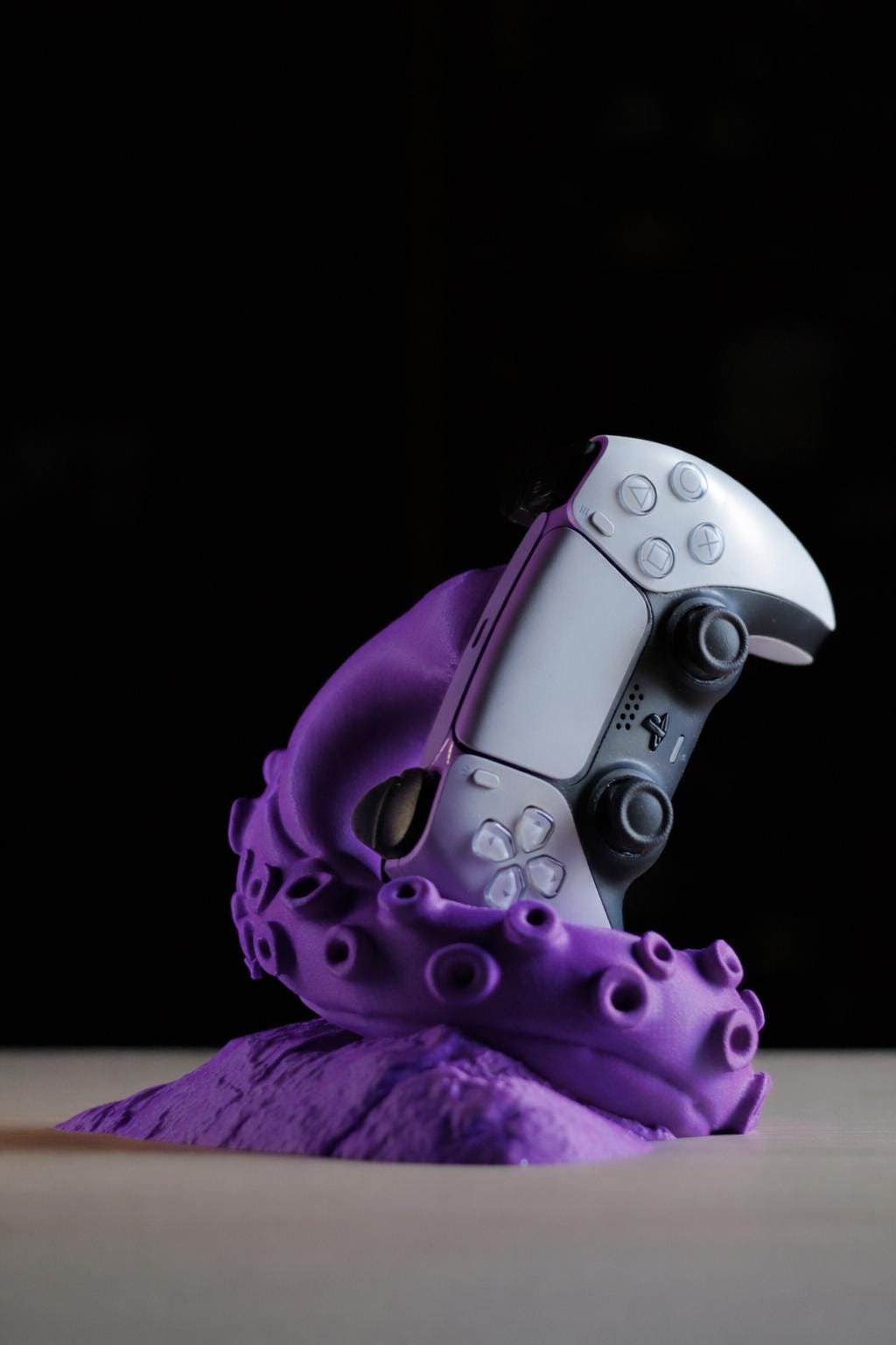 Kraken’s Grip PS5 Controller Stand – Octopus Tentacle Holder, 3D Printed Gamepad Display, Nautical Gamer Desk Decor - product