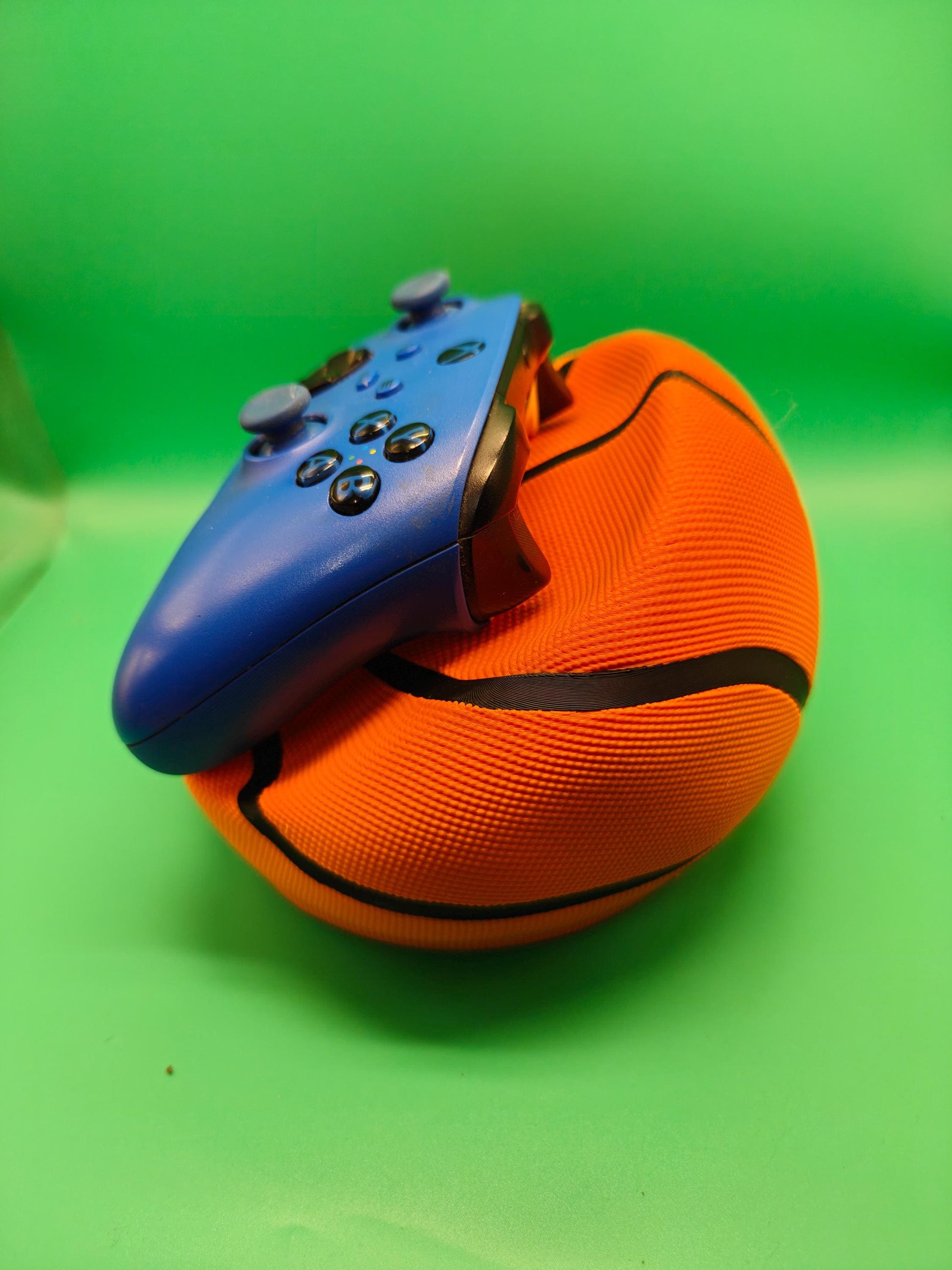 Swish Basketball Controller Holder Compatible with Xbox & PS5 Controllers, 3D Printed Gaming Stand, Gamer Desk Decor